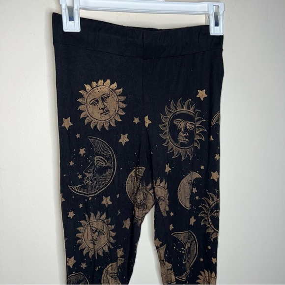 Deb Astrology Leggings Sun Moon Stars Boho Witchy Black and Gold Size Small - Picture 4 of 9